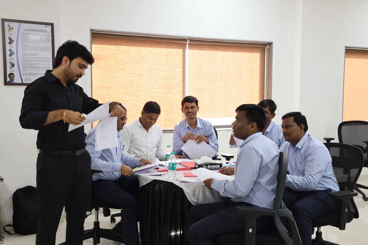 ZP School vs English Medium: 12 वी नंतर सगळे Same Track वर?