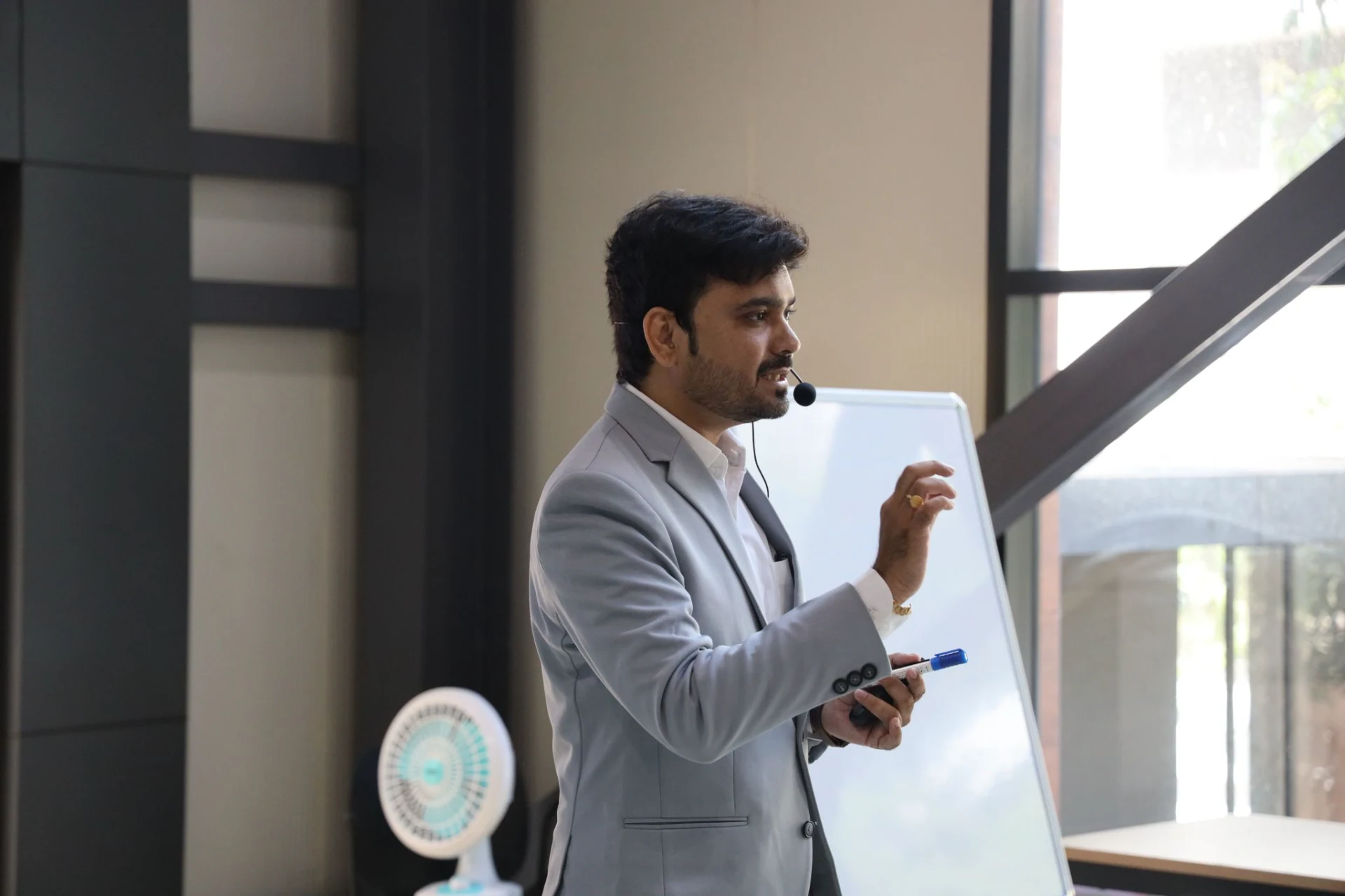 Active Listening Skills in Sales: The 80/20 Rule That Wins Trust