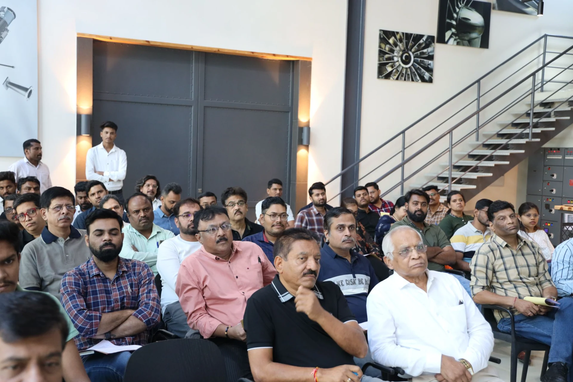 Corporate Training vs Motivational Speaking — What Does Your Company Actually Need in Pune