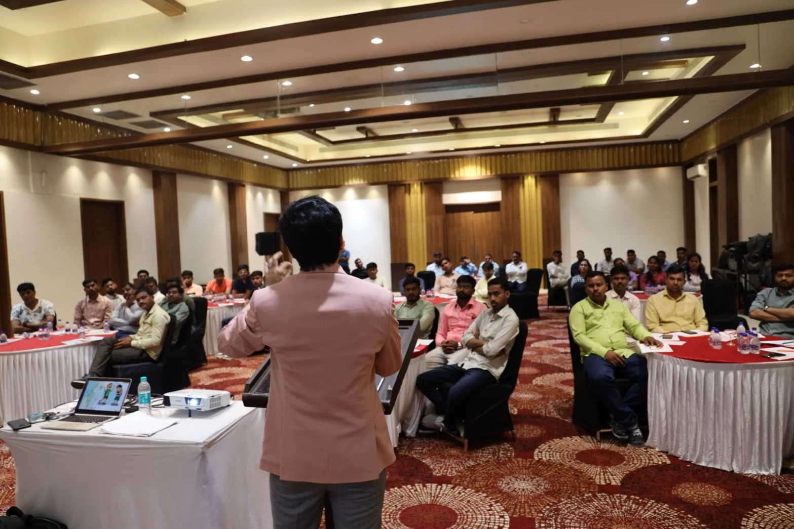 How to Find the Right Motivational Speaker for Your Corporate Event