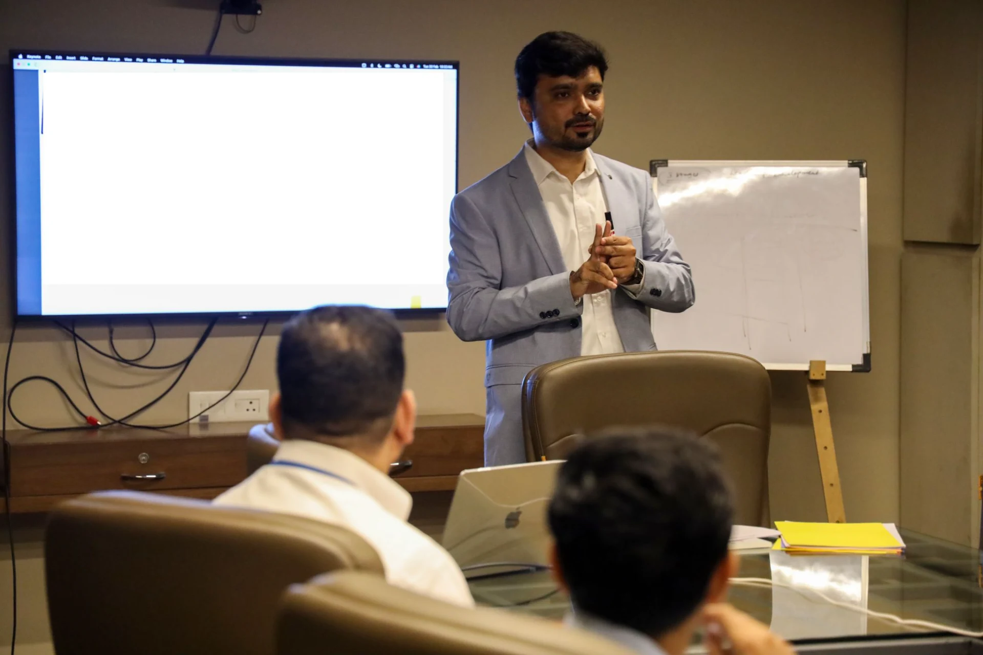 Internal Trainer vs External Trainer — Which Is Better for Your Organization in Maharashtra